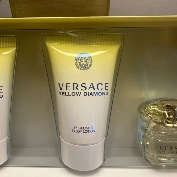 Versace Yellow Diamond Bath & Body Set - Picture 4 of 9